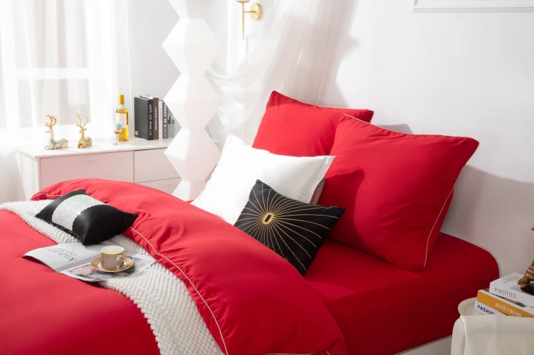 posciel-queen-220x200-czerwona-ze-zlota-lamowka-biza-4.jpg