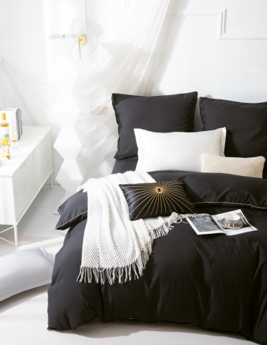 posciel-queen-160x200-czarna-ze-zlota-lamowka-biza.jpg