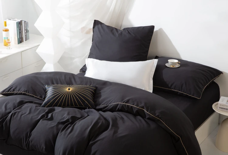 posciel-queen-160x200-czarna-ze-zlota-lamowka-biza-10.jpg
