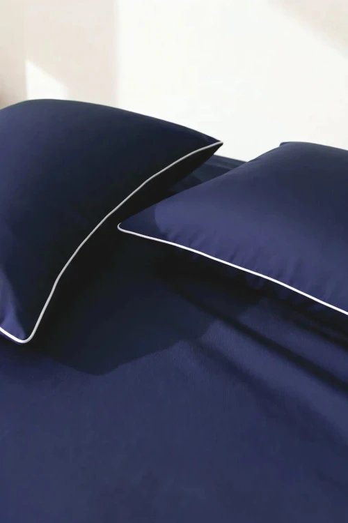 poszewka-bambusowa-50x60-granatowa-z-biala-biza-4.jpg